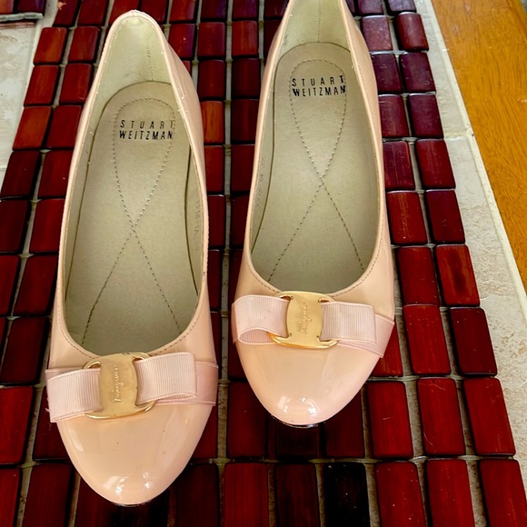 Stuart Weitzman paired up with designer Salvatore Ferragamo. So classy ! - Picture 4 of 5